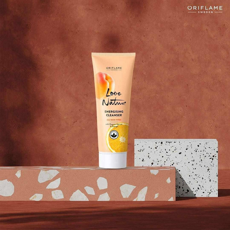 ژل شستشوی صورت زردآلو و آب پرتقال روشن کننده،برند اوریفلیم