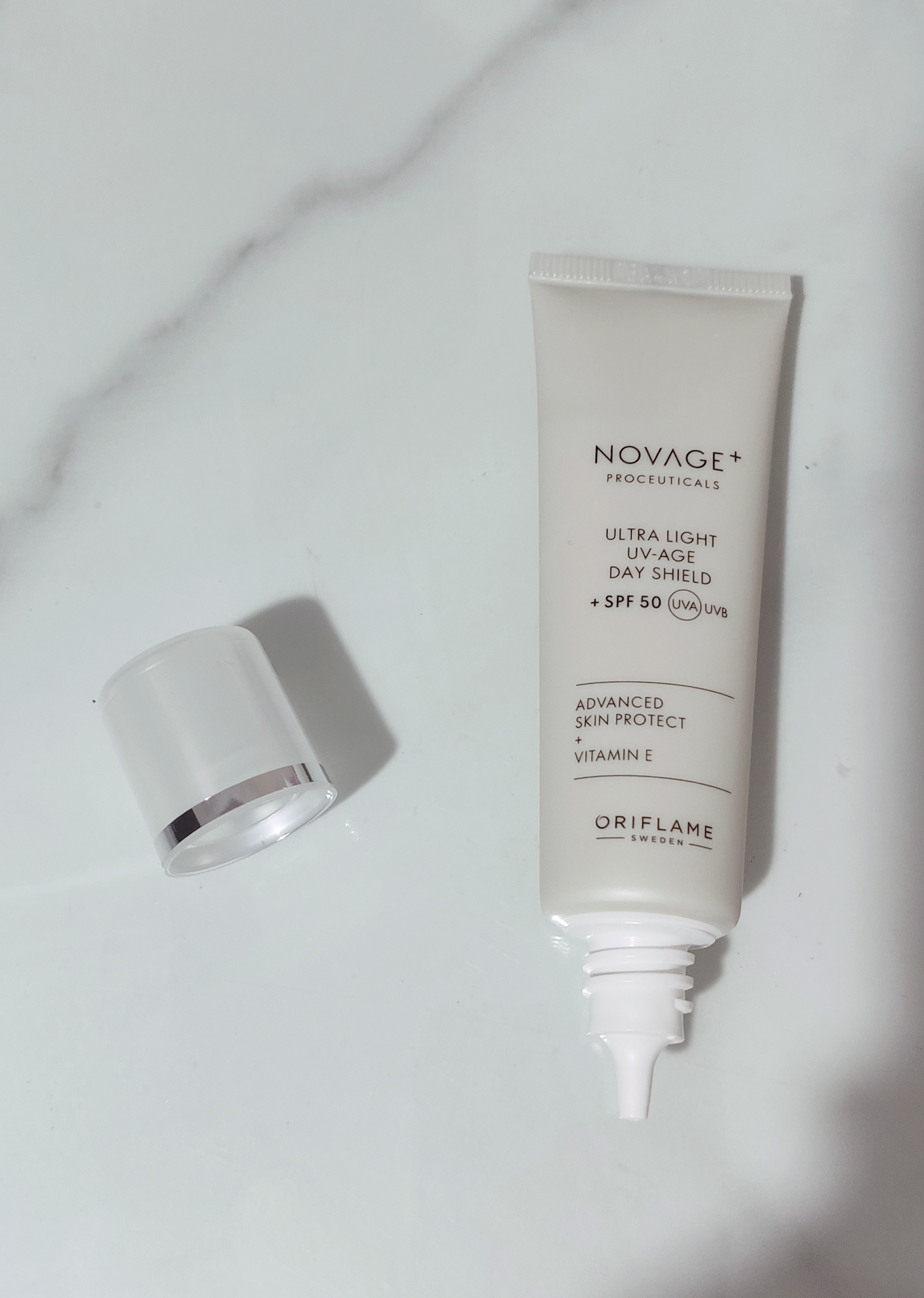 لاین فوق تخصصی نوویج پلاس شیلد همه کاره نوویج پلاس  Novage Proceuticals Ultra Light UV _Age Day Shield + SPF 50 co