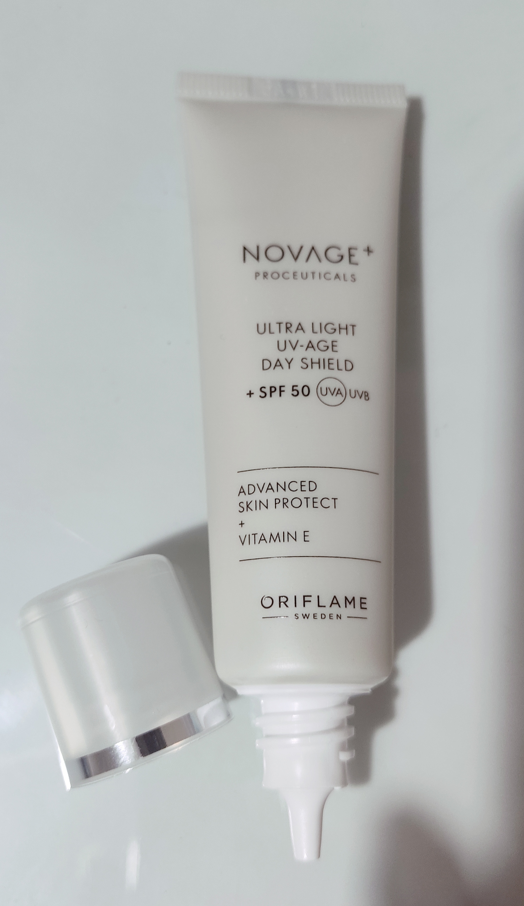 لاین فوق تخصصی نوویج پلاس شیلد همه کاره نوویج پلاس  Novage Proceuticals Ultra Light UV _Age Day Shield + SPF 50 co