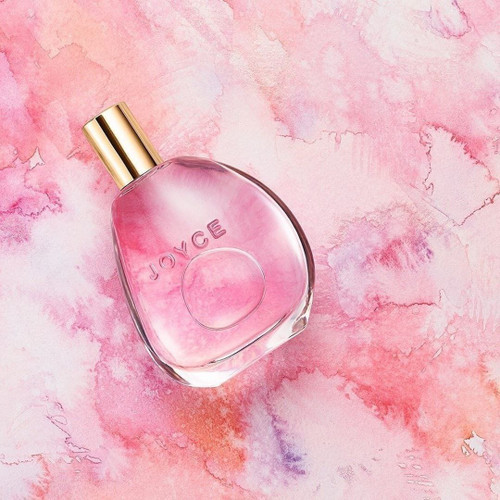 عطر زنانه ترش و شیرین و ته بوی تلخ