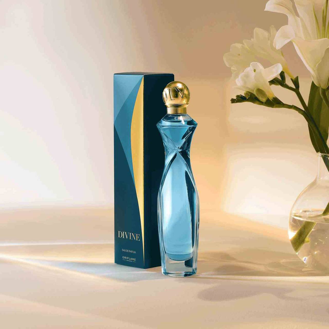 عطر زنانه دیواین طراحی جدید اوریفلیمDivine EDP 38497 l ‍