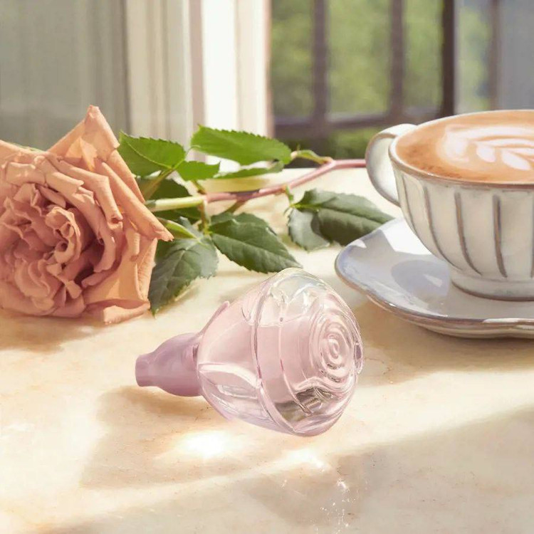 ادوپرفیوم زنانه ولار تندر ماندگار با بخش بو بالا