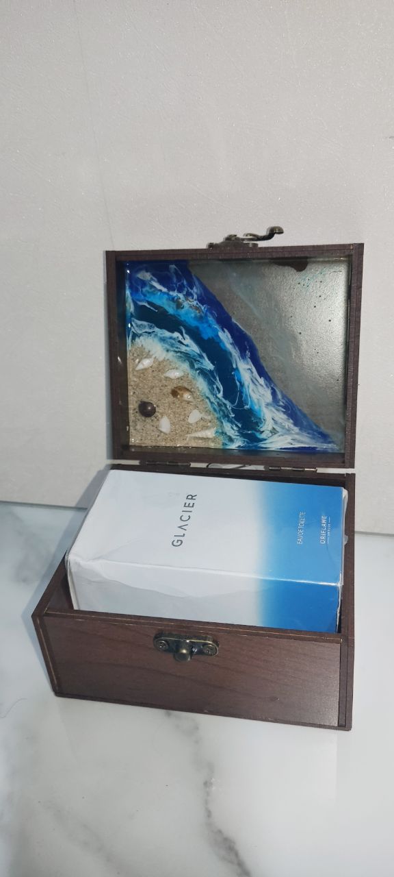 پک هدیه  خاص چوبی رزینی دریا با عطر مردانه گلشیر