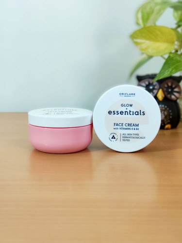 کرم آبرسان صورت اسنشالز گلو اوریفلیم