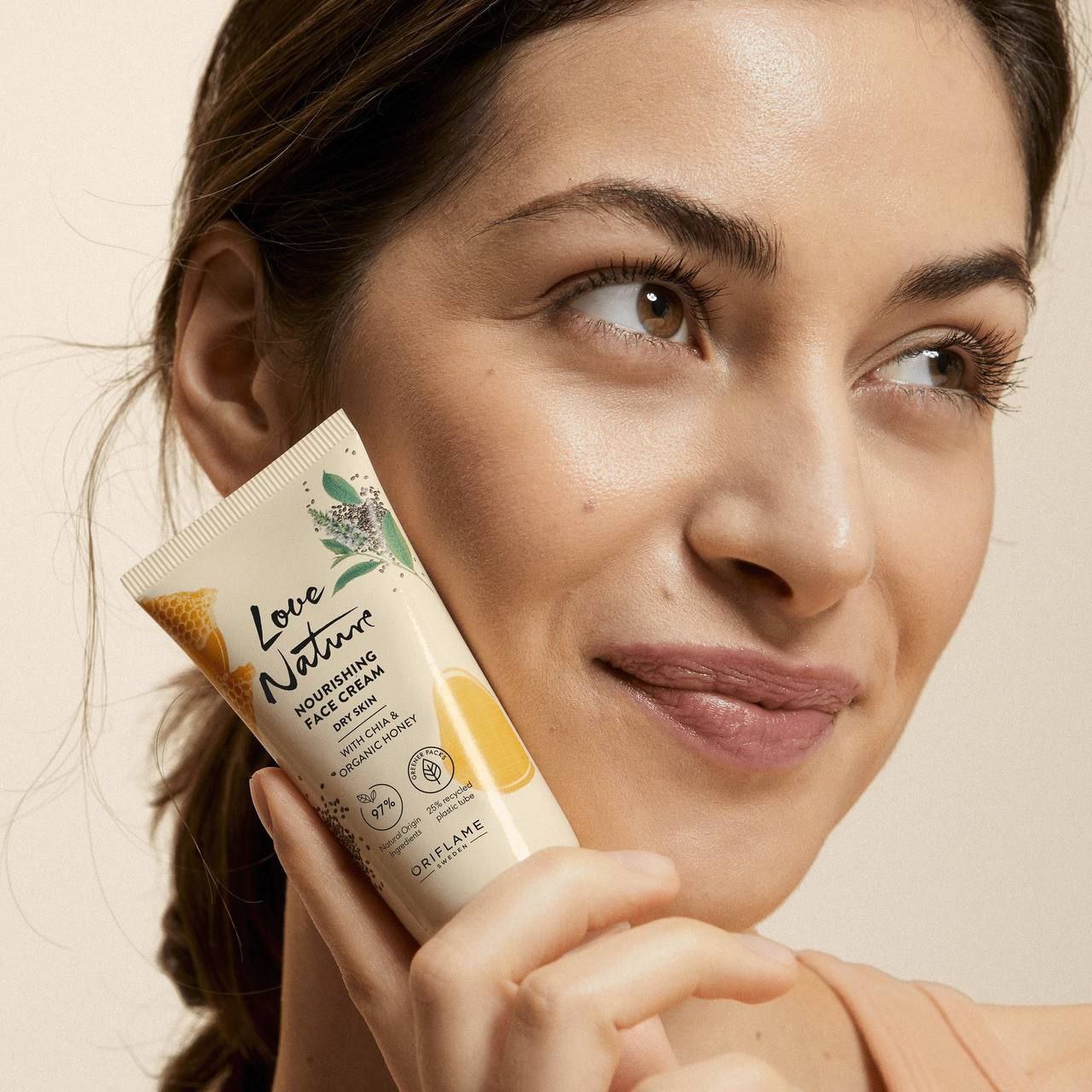 کرم صورت تغذیه کننده با  دانه چیا و عسل ارگانیک ▪️46999 اوریفلیم