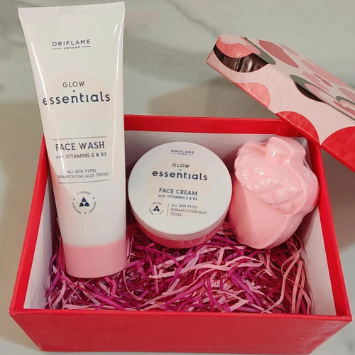 شوینده ،کرم صورت اسنشالز اوریفلیم و کوکتل پدیکور