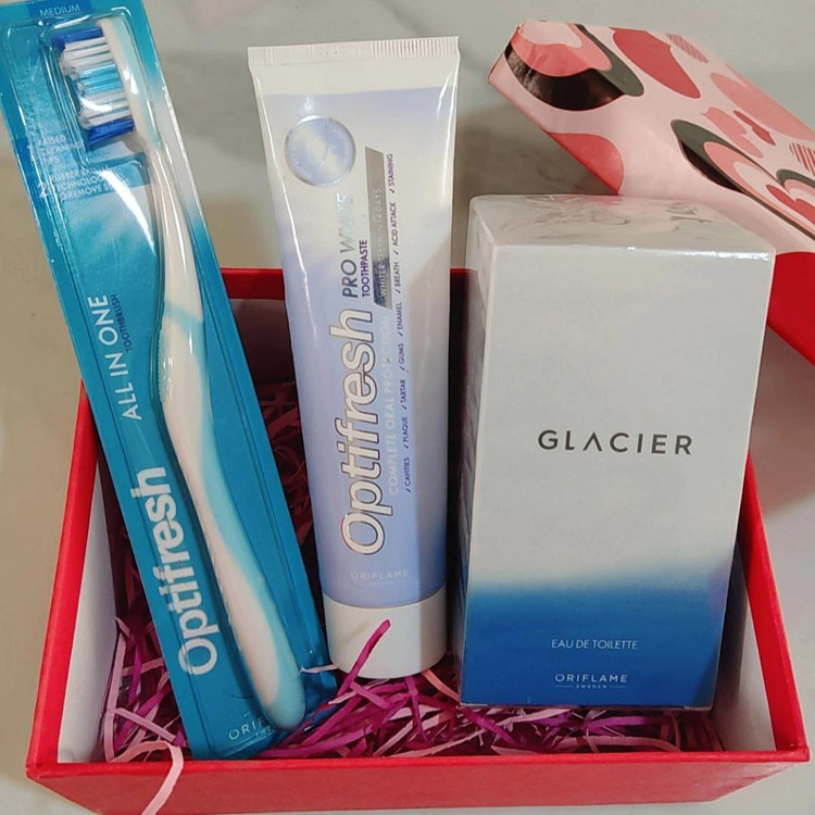 پک آبی بهداشتی اوریفلیم(عطر مردانه گلیشر وخمیردندان سفیدکننده و مسواک)