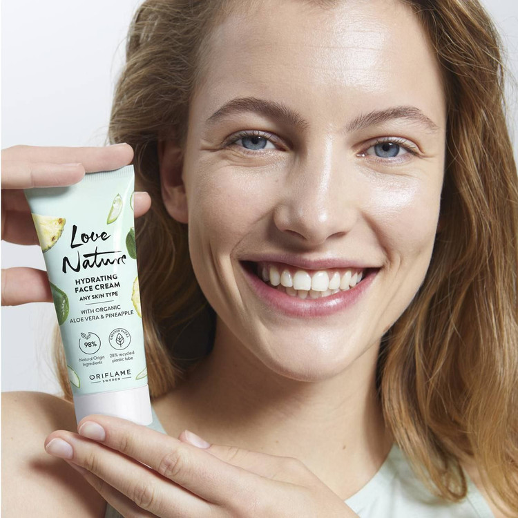 کرم صورت آبرسان شفاف کننده عصاره آلوئه ورا و آناناس اوریفلیم