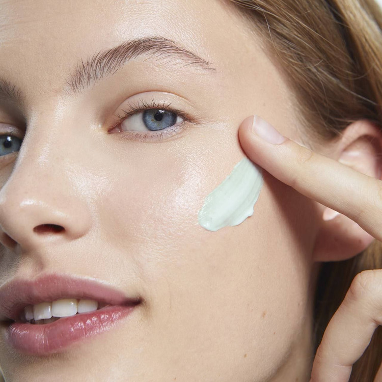 کرم صورت آبرسان روشن کننده عصاره آلوئه ورا و آناناس اوریفلیم