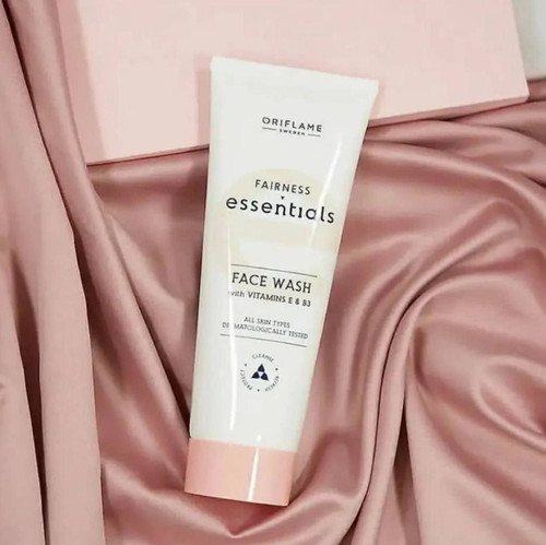 شوینده صورت ویتامینه اسنشیالز گلو اوریفلیم ۱۵۰ میل