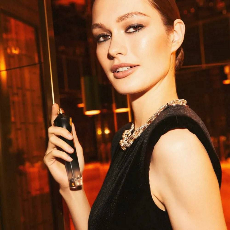 عطر ادوپرفیوم زنانه دیواین دارک ولوت برند اوریفلیم